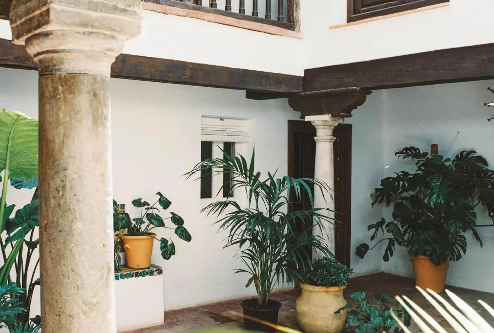 Historic Granada Riad Alhambra Townhouse contacts